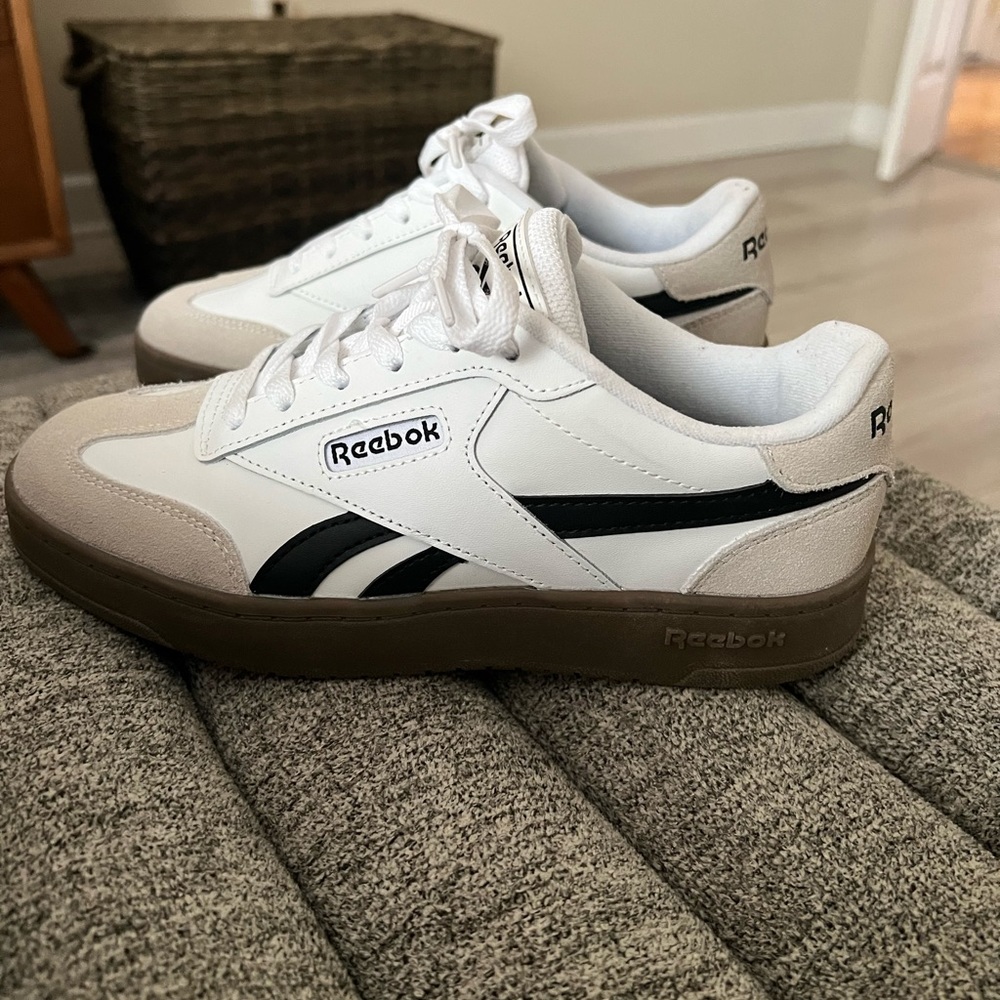 *DO NOT BUY, NO LONGER FOR SALE* NEW Reebok Galaxy 7 sneakers. Size 7/37.5.